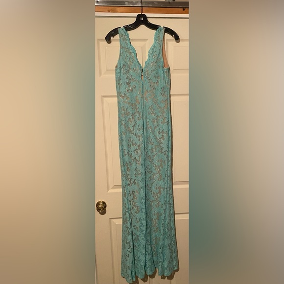 Ladies Gown - Picture 2 of 4